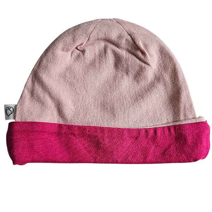 Studio Spruitje tweedehands babymutsje roze met fuchsia omslagrand van zachte jersey stof.