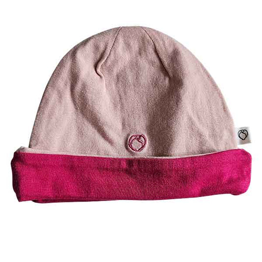 Studio Spruitje tweedehands babymutsje roze met fuchsia omslagrand van zachte jersey stof.