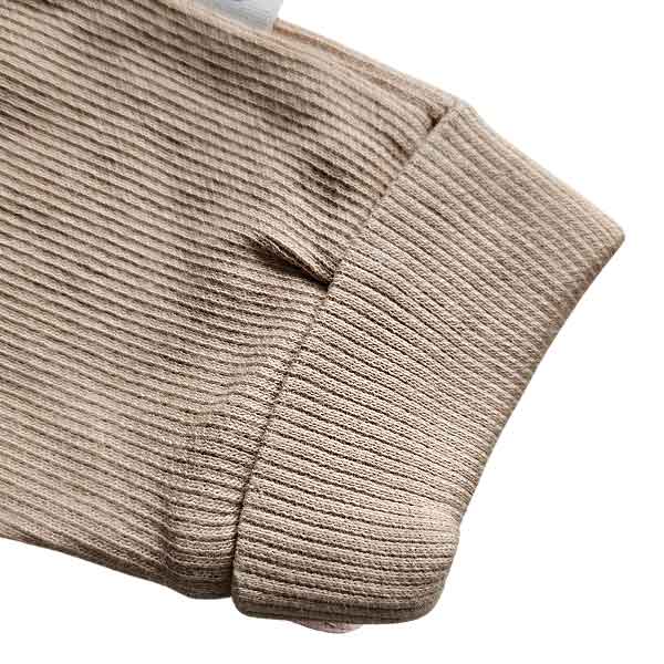 Studio Spruitje tweedehands baby overslagshirt in beige ribstof met lange mouwen.