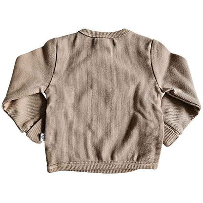 Studio Spruitje tweedehands baby overslagshirt in beige ribstof met lange mouwen.