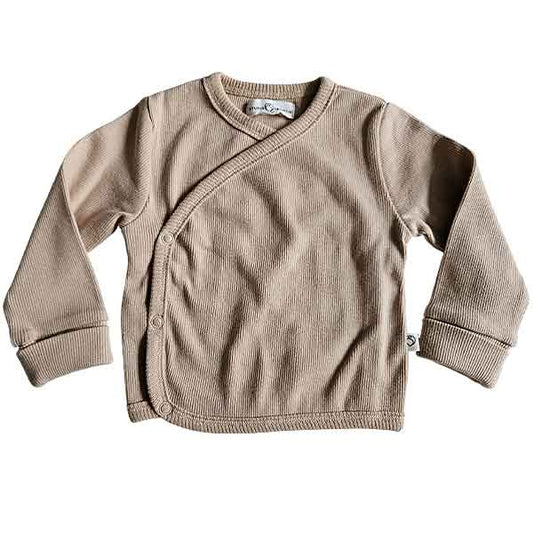 Studio Spruitje tweedehands baby overslagshirt in beige ribstof met lange mouwen.
