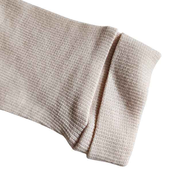 Studio Spruitje tweedehands baby overslagshirt in poederroze ribstof met lange mouwen.