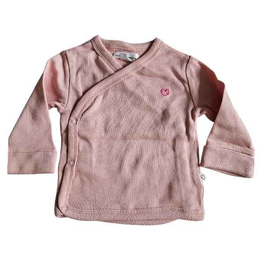 Studio Spruitje tweedehands roze baby overslagshirt van ribstof met lange mouwen.
