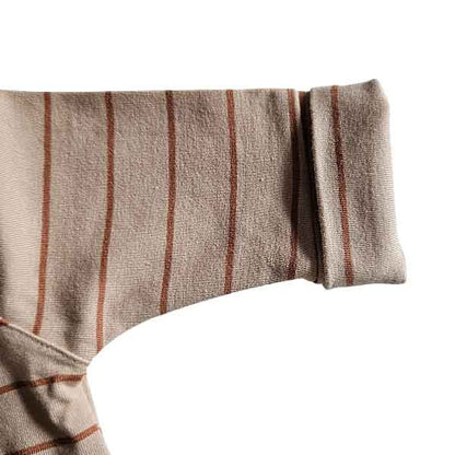 Studio Spruitje tweedehands babyshirt beige met cognac strepen en houten knoopjes.